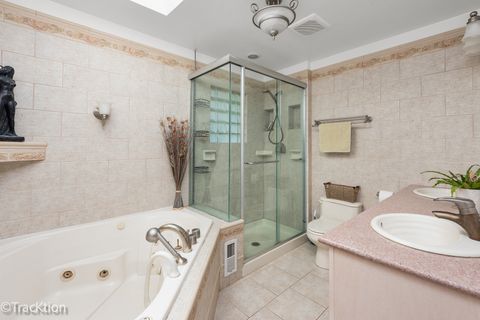 Tiny photo for 23061 N Apple Hill Lane, Lincolnshire, IL 60069 (MLS # 12449407)