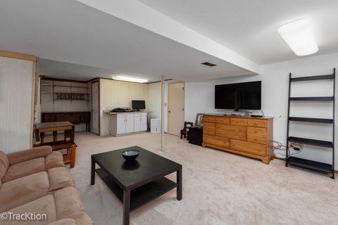 Tiny photo for 23061 N Apple Hill Lane, Lincolnshire, IL 60069 (MLS # 12449407)