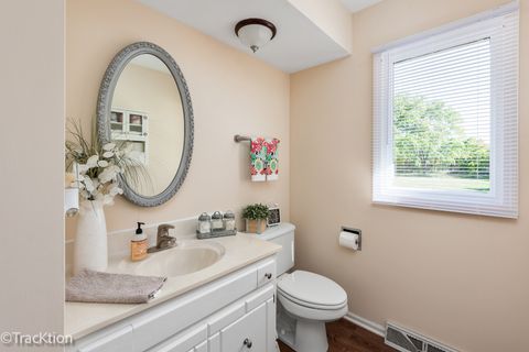 Tiny photo for 23061 N Apple Hill Lane, Lincolnshire, IL 60069 (MLS # 12449407)