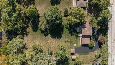 Tiny photo for 23061 N Apple Hill Lane, Lincolnshire, IL 60069 (MLS # 12449407)