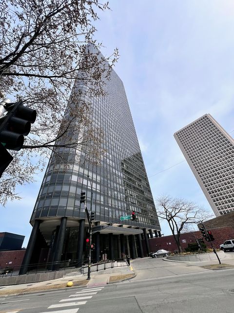 5415 N Sheridan Road 911 Chicago IL 60640