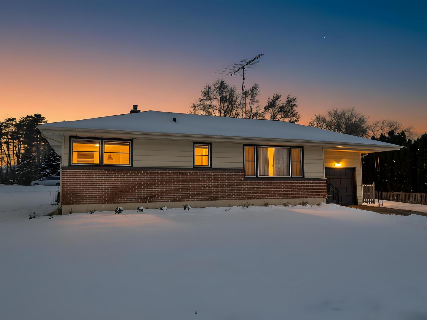 Woodstock, Illinois 60098, United States, 3 Bedrooms Bedrooms, ,1 BathroomBathrooms,Residential,Active,242547