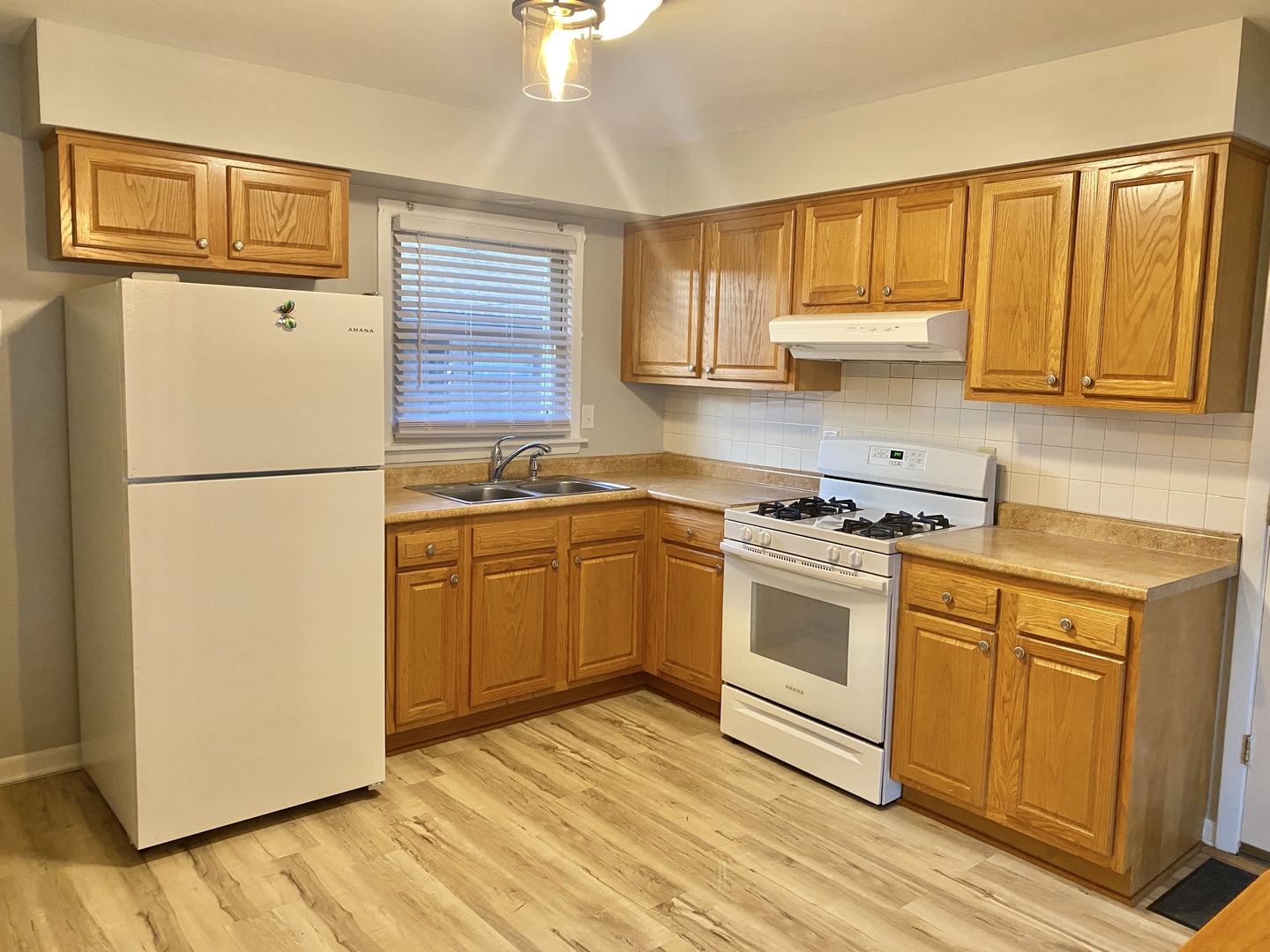 Woodstock, Illinois 60098, United States, 3 Bedrooms Bedrooms, ,1 BathroomBathrooms,Residential,Active,242547