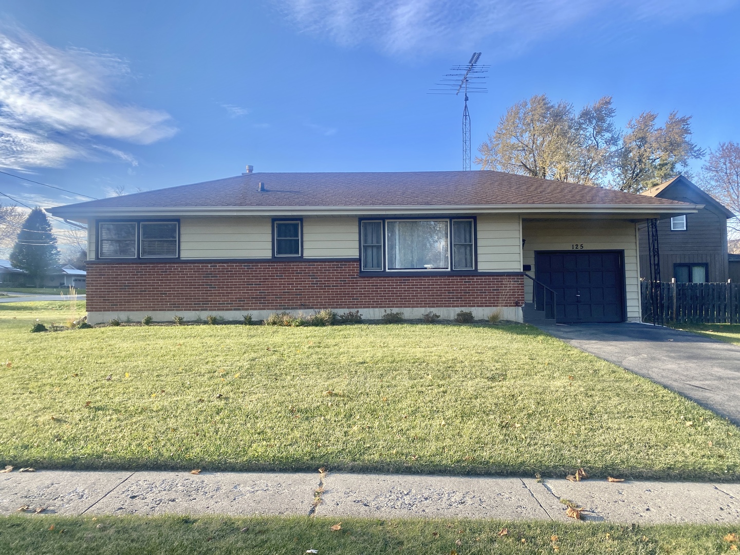 Woodstock, Illinois 60098, United States, 3 Bedrooms Bedrooms, ,1 BathroomBathrooms,Residential,Active,242547