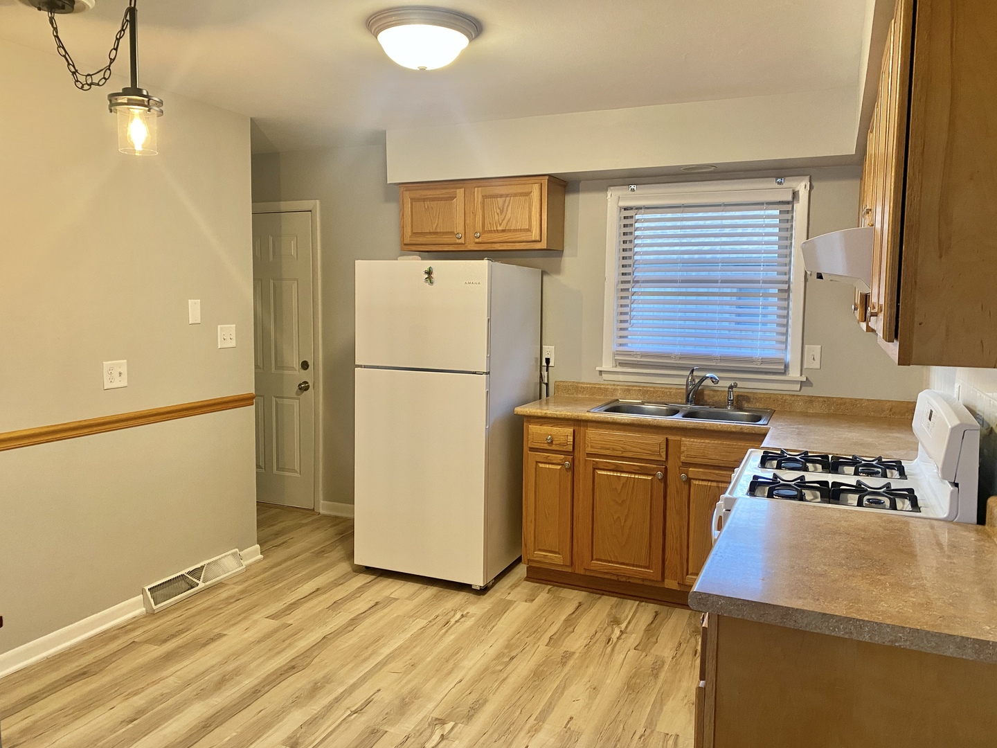 Woodstock, Illinois 60098, United States, 3 Bedrooms Bedrooms, ,1 BathroomBathrooms,Residential,Active,242547