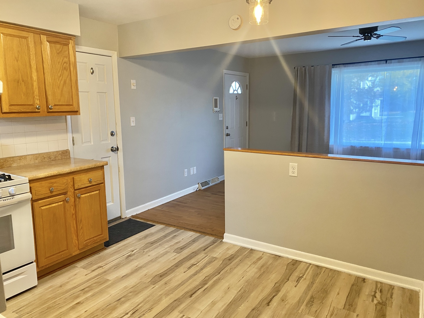 Woodstock, Illinois 60098, United States, 3 Bedrooms Bedrooms, ,1 BathroomBathrooms,Residential,Active,242547