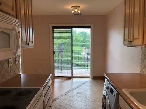 Tiny photo for 725 W Huntington Commons Road #401, Mount Prospect, IL 60056 (MLS # 12573276)