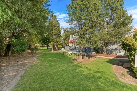 Tiny photo for 586 Harvard Court, Lindenhurst, IL 60046 (MLS # 12482629)