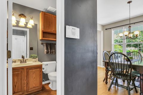 Tiny photo for 586 Harvard Court, Lindenhurst, IL 60046 (MLS # 12482629)