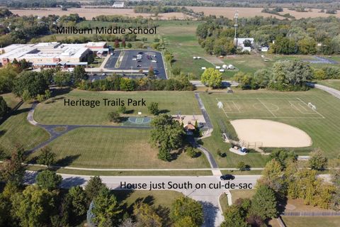 Tiny photo for 586 Harvard Court, Lindenhurst, IL 60046 (MLS # 12482629)