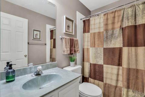 Tiny photo for 586 Harvard Court, Lindenhurst, IL 60046 (MLS # 12482629)