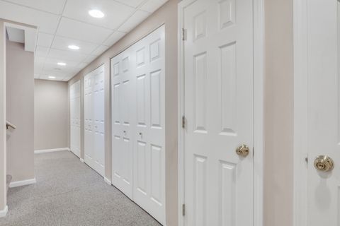 Tiny photo for 586 Harvard Court, Lindenhurst, IL 60046 (MLS # 12482629)