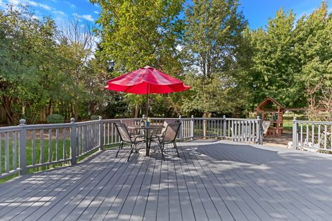 Tiny photo for 586 Harvard Court, Lindenhurst, IL 60046 (MLS # 12482629)