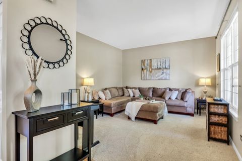 Tiny photo for 586 Harvard Court, Lindenhurst, IL 60046 (MLS # 12482629)