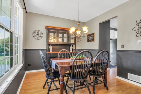 Tiny photo for 586 Harvard Court, Lindenhurst, IL 60046 (MLS # 12482629)