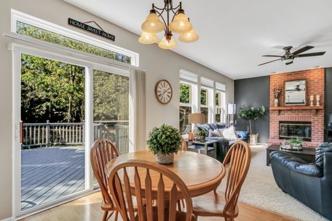 Tiny photo for 586 Harvard Court, Lindenhurst, IL 60046 (MLS # 12482629)