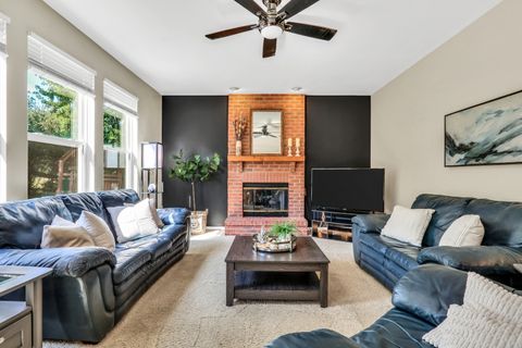 Tiny photo for 586 Harvard Court, Lindenhurst, IL 60046 (MLS # 12482629)