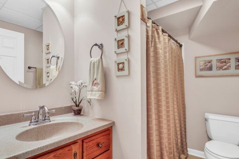 Tiny photo for 586 Harvard Court, Lindenhurst, IL 60046 (MLS # 12482629)