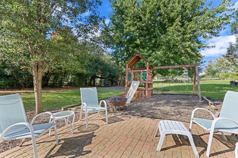 Tiny photo for 586 Harvard Court, Lindenhurst, IL 60046 (MLS # 12482629)