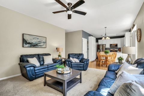 Tiny photo for 586 Harvard Court, Lindenhurst, IL 60046 (MLS # 12482629)