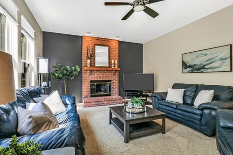 Tiny photo for 586 Harvard Court, Lindenhurst, IL 60046 (MLS # 12482629)