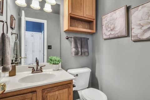 Tiny photo for 586 Harvard Court, Lindenhurst, IL 60046 (MLS # 12482629)