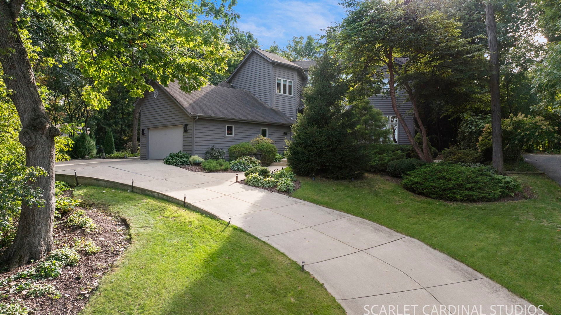 915 Knollwood Lane