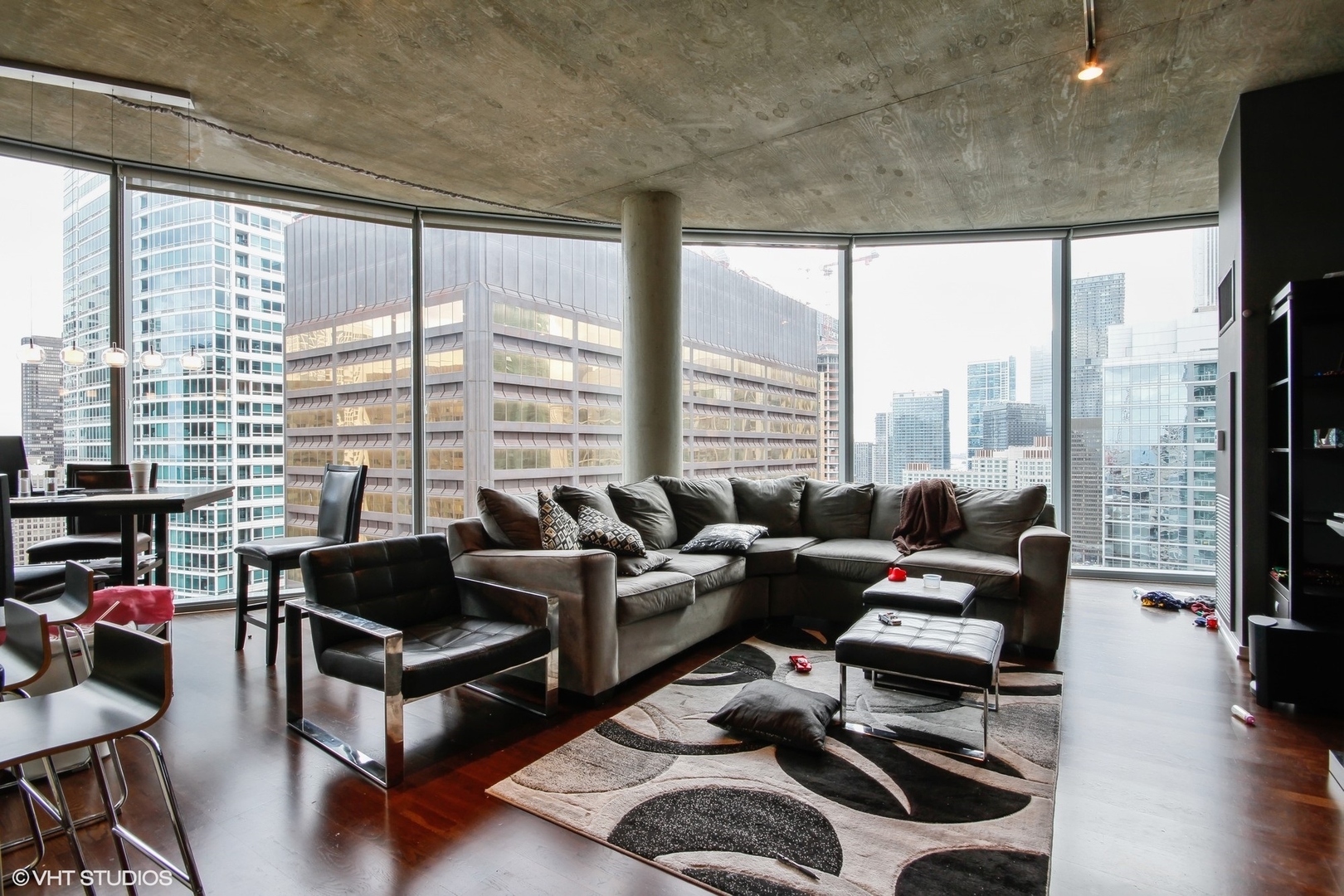 600 N Fairbanks Court 3301