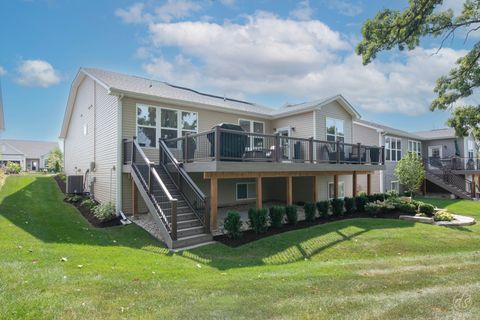 Tiny photo for 824 Spring Drive, Lindenhurst, IL 60046 (MLS # 12556700)