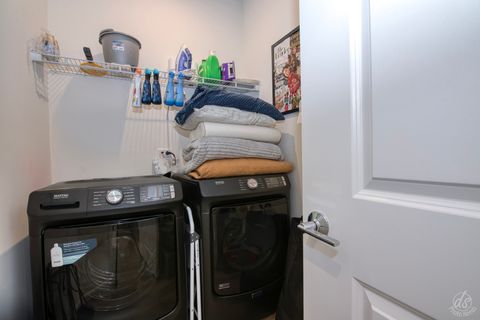 Tiny photo for 824 Spring Drive, Lindenhurst, IL 60046 (MLS # 12556700)