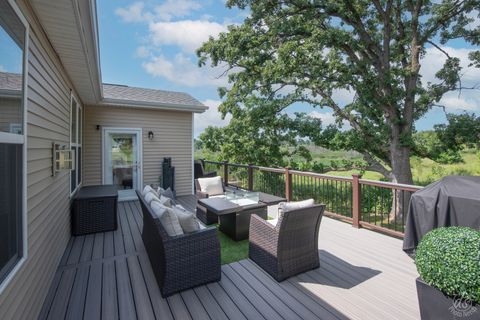 Tiny photo for 824 Spring Drive, Lindenhurst, IL 60046 (MLS # 12556700)