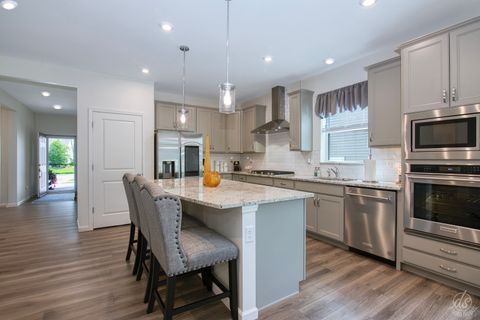 Tiny photo for 824 Spring Drive, Lindenhurst, IL 60046 (MLS # 12556700)