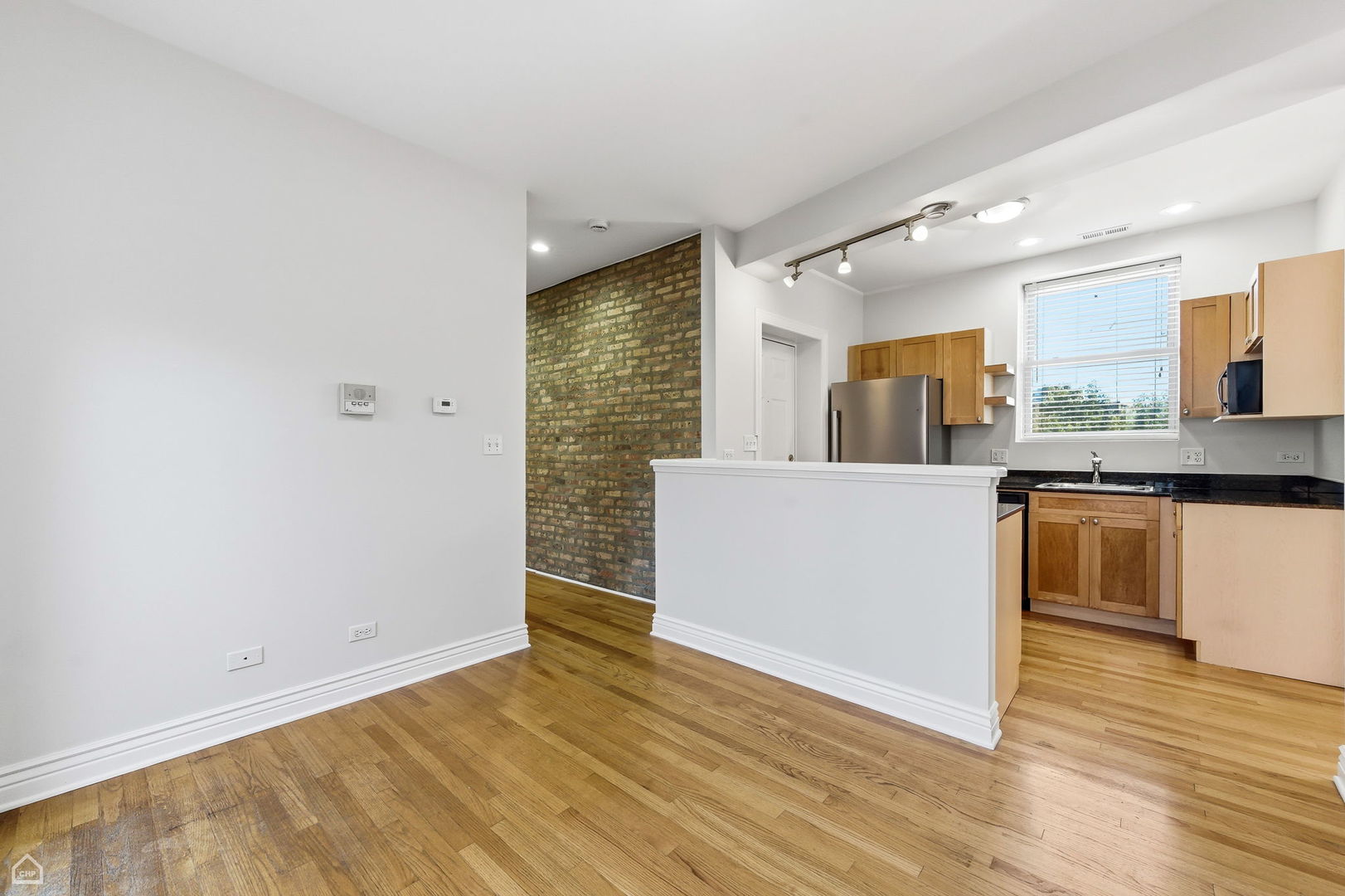 1443 W VICTORIA Street 3E