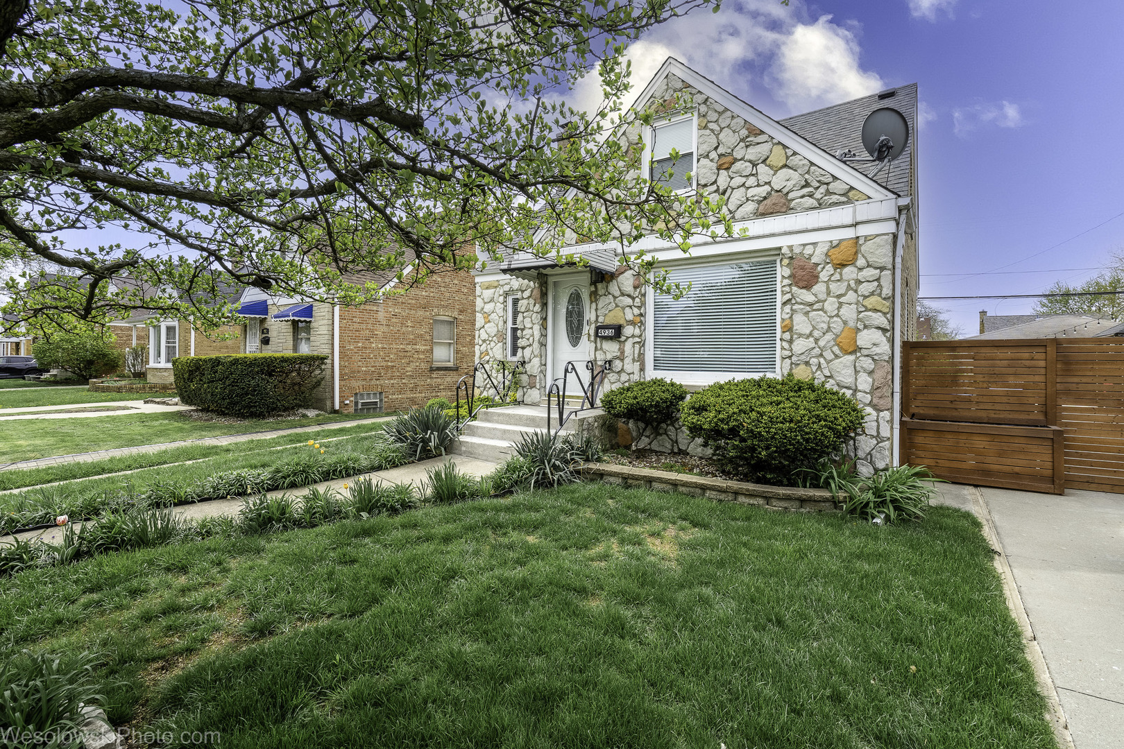 4936 N Mulligan Avenue