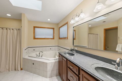 Tiny photo for 9N954 Heatherington Place, Elgin, IL 60124 (MLS # 12486116)