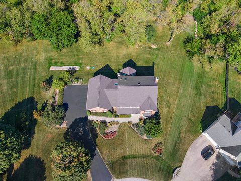 Tiny photo for 9N954 Heatherington Place, Elgin, IL 60124 (MLS # 12486116)