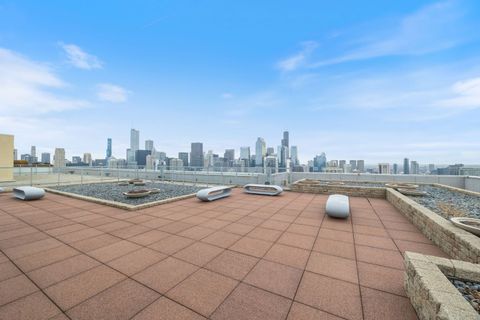 Tiny photo for 500 W Superior Street #1306, Chicago, IL 60654 (MLS # 12596115)
