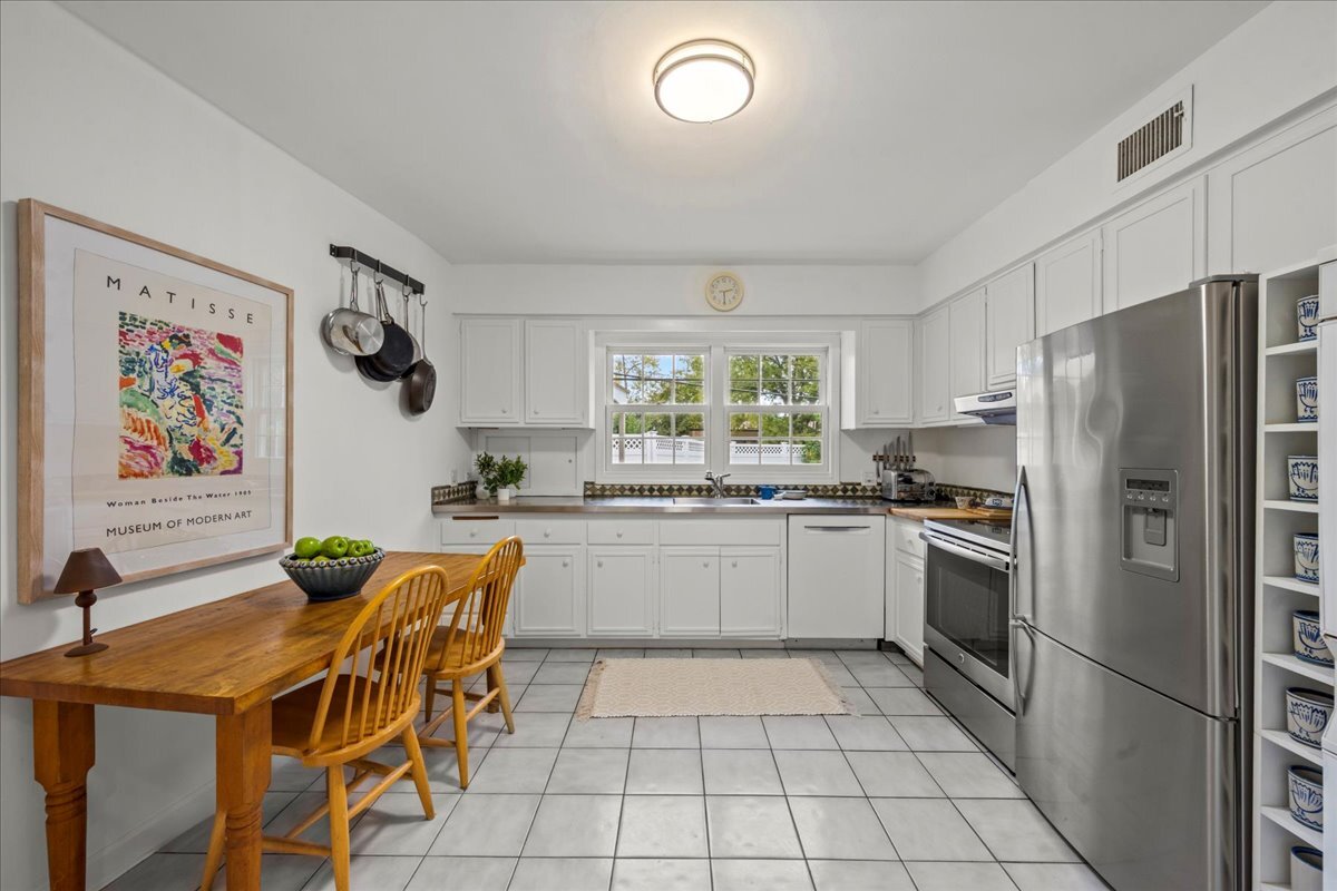 222 Lockerbie Lane