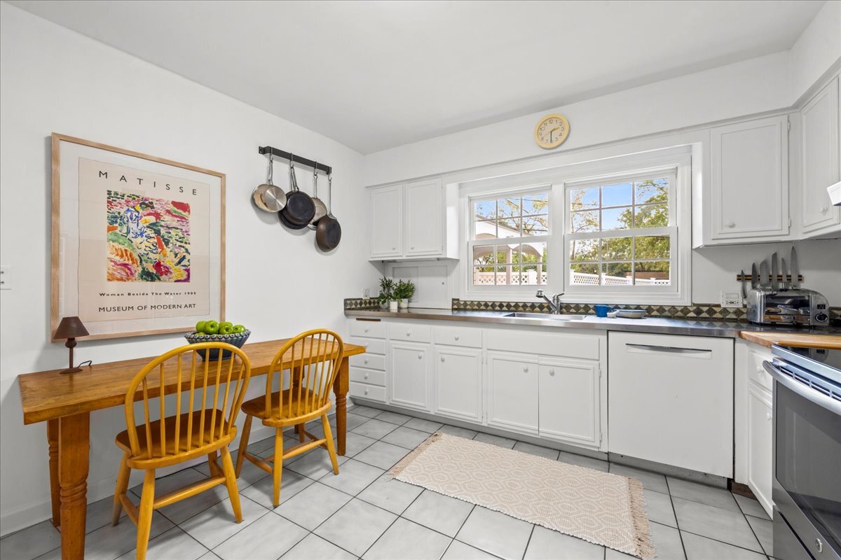 222 Lockerbie Lane