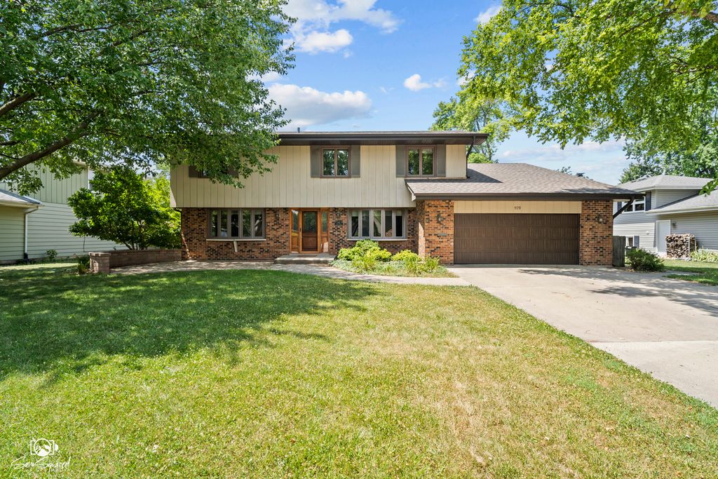 Photo for 509 Apollo Drive, Joliet, IL 60435 (MLS # 12399147)