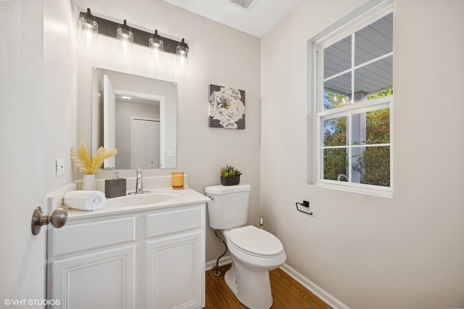 Round Lake Heights, Illinois 60073, United States, 3 Bedrooms Bedrooms, ,4 BathroomsBathrooms,Residential,Active,218056