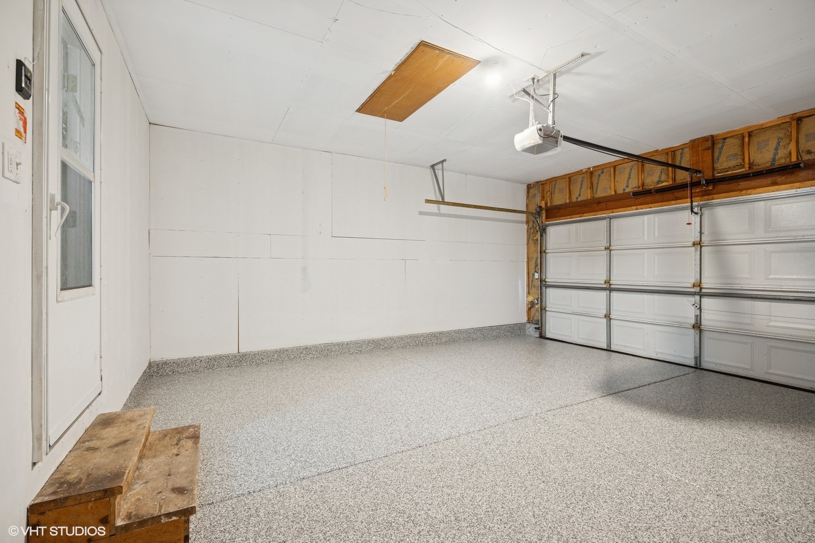 Round Lake Heights, Illinois 60073, United States, 3 Bedrooms Bedrooms, ,4 BathroomsBathrooms,Residential,Active,218056