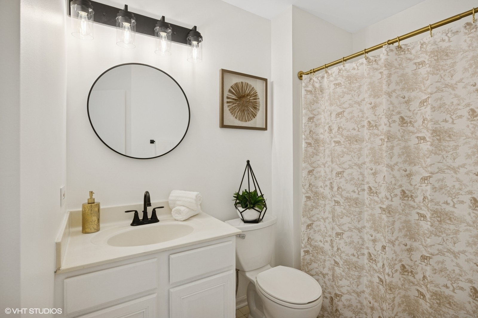 Round Lake Heights, Illinois 60073, United States, 3 Bedrooms Bedrooms, ,4 BathroomsBathrooms,Residential,Active,218056