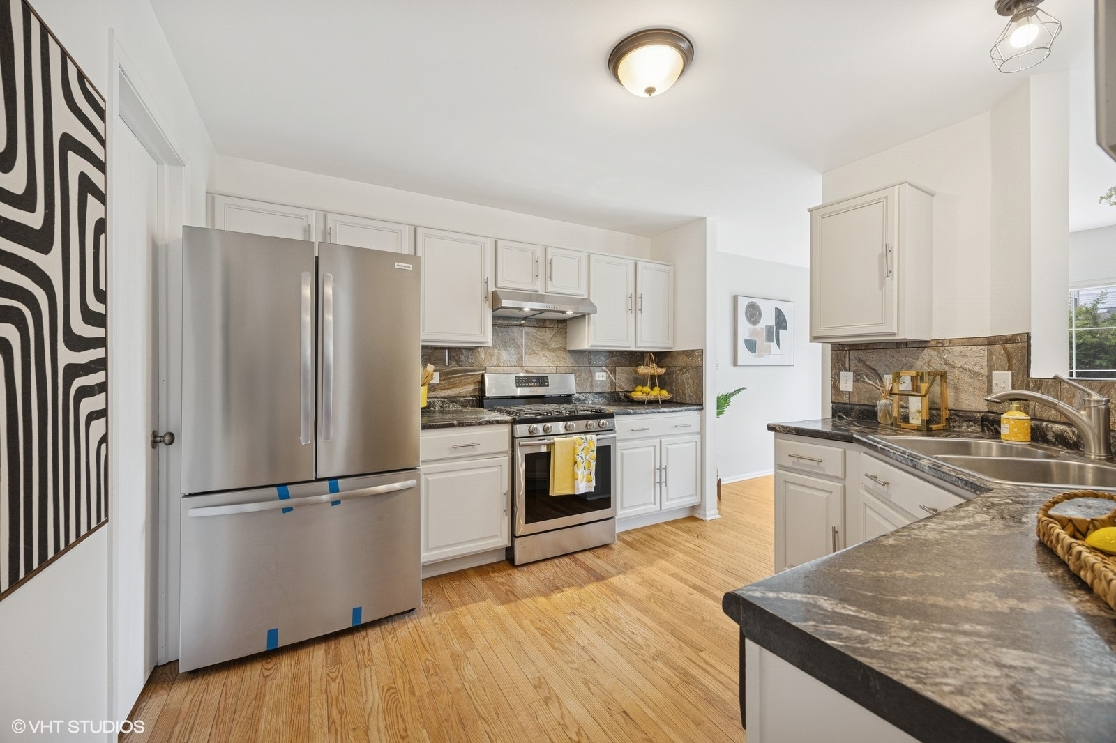 Round Lake Heights, Illinois 60073, United States, 3 Bedrooms Bedrooms, ,4 BathroomsBathrooms,Residential,Active,218056