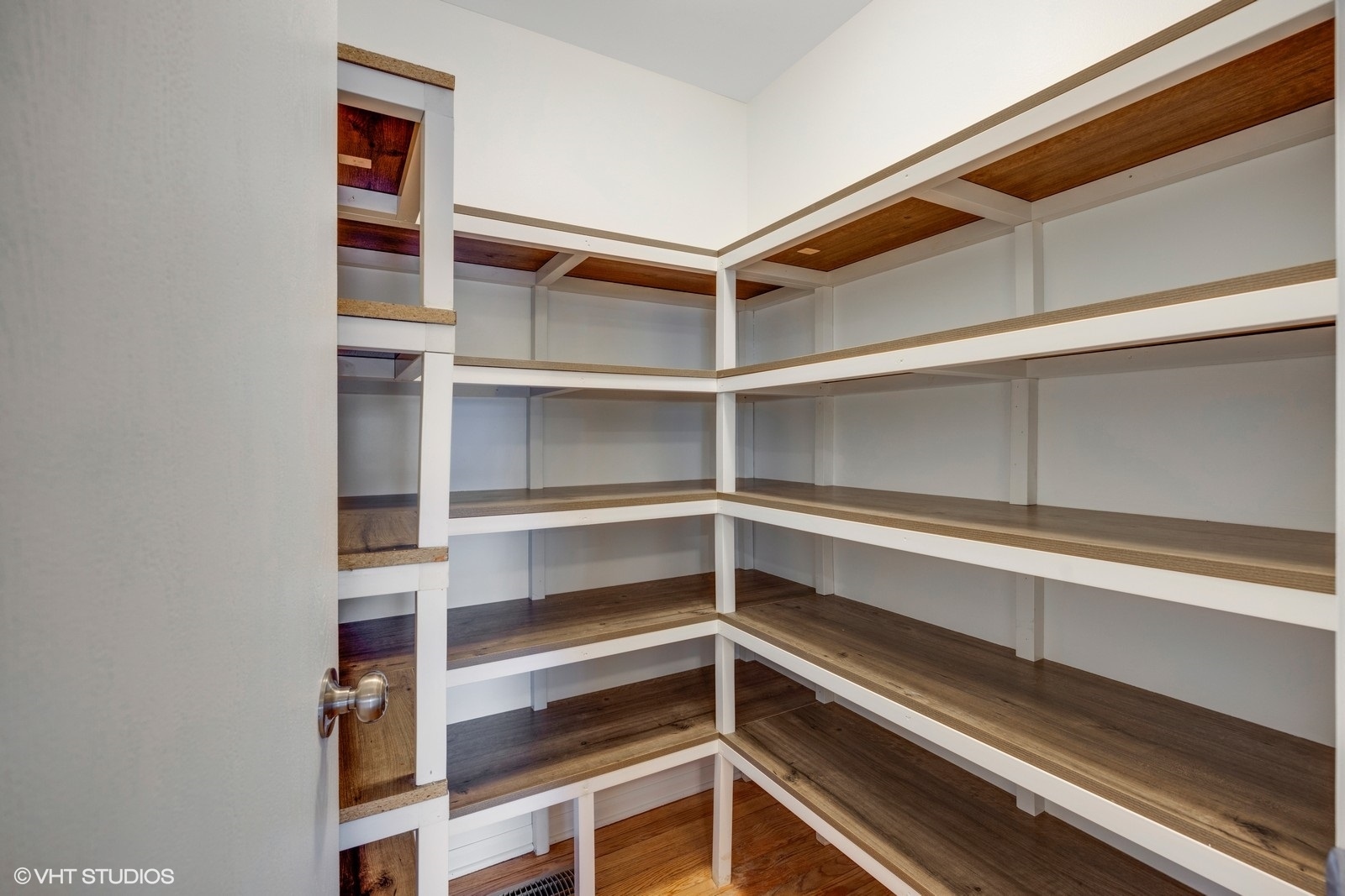 Round Lake Heights, Illinois 60073, United States, 3 Bedrooms Bedrooms, ,4 BathroomsBathrooms,Residential,Active,218056