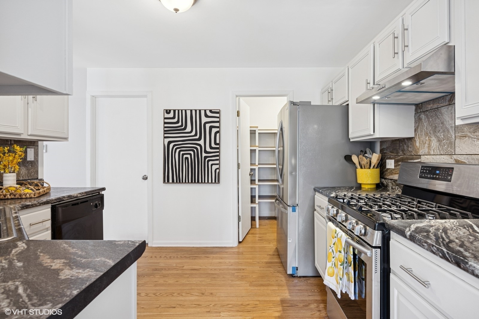 Round Lake Heights, Illinois 60073, United States, 3 Bedrooms Bedrooms, ,4 BathroomsBathrooms,Residential,Active,218056