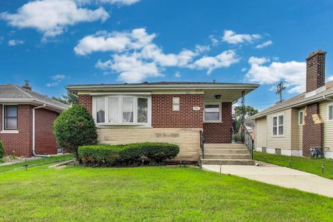 Photo of 521 157TH Street, Calumet City, IL 60409 (MLS # 12490911)