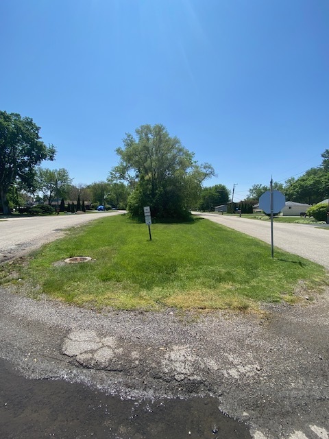 1023 Hooks Lane