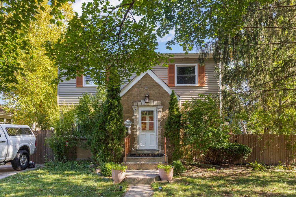 Photo for 9047 S 50th Avenue, Oak Lawn, IL 60453 (MLS # 12494662)
