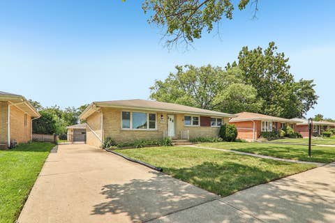 Photo of 812 N Lincoln Street, Addison, IL 60101 (MLS # 12729366)